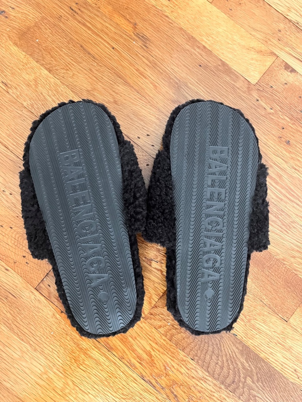 Black Balenciaga fur slides - Picture 3 of 3